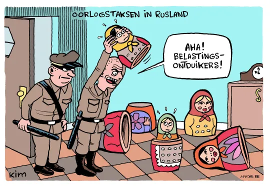 Oorlogstaksen in Rusland. Twee militaire figuren staan in een kamer. Een ervan tilt de buitenste laag van matroesjka-pop en zegt 'Aha, belastingsontduikers!'