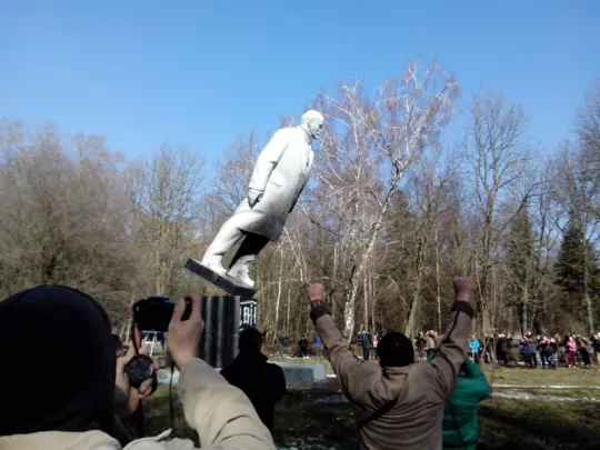 Lenin toppled