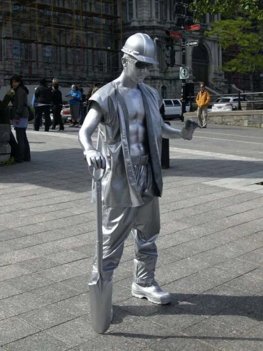 living sculpture