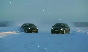 De Standaard mocht op kosten van Saab naar Lapland. Daar mag al iets tegenover staan.