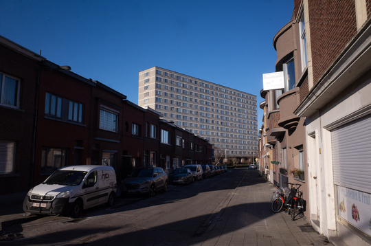De Antwerpse wijk ’t Kiel is een van de dichtstbevolkte wijken van België. Volgens jeugdwerkers is er al jaren een gebrek aan ruimte voor jongeren uit de buurt. (Foto © Stef Arends)