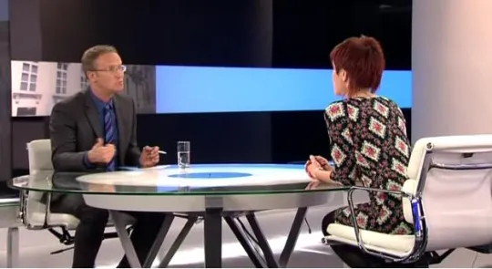 Lieven Verstraete (Terzake) en Véronique Lamquin (Le Soir) maken duidelijk dat politieke journalisten onbewust toch een communautaire bril dragen