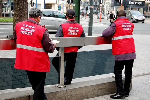 Een preventieteam van de MIVB. (Foto Simon Blackley)