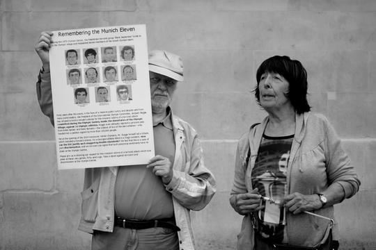De 'Munich Eleven' worden aan Trafalgar Square herdacht (Foto Julia M. Free)