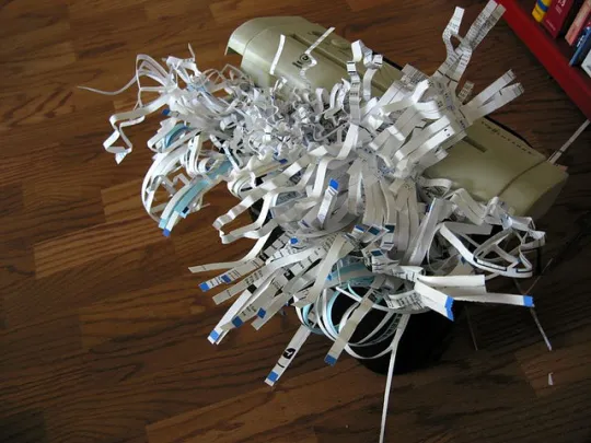 Du papier broyé dans une machine. (Photo: cinefil_/ Mai 2007/ Flickr-CC)