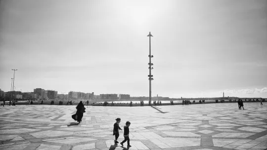 La nouvelle corniche en bordure de la mosquée Hassan II, est un des espaces déjà réaménagé. Casablanca. (Photo: Benoît Theunissen/ 2012/ Pour Apache)