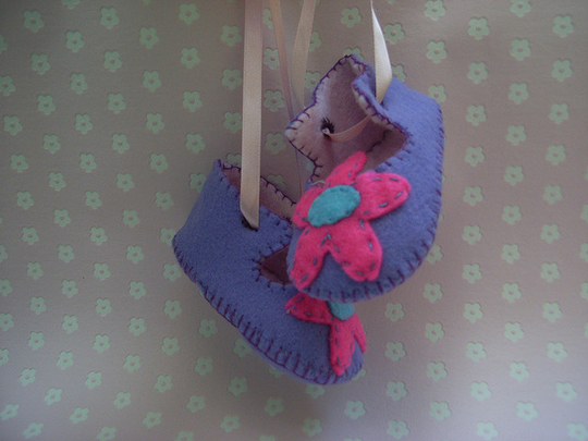 Des chaussons pour bébé (Photo: FunkyShapes/ Décembre 2006/ Flickr-CC)