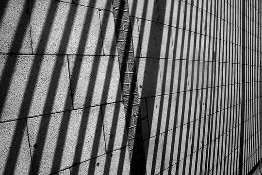 L'ombre de barreaux sur le sol, Barcelone (Photo: greddo/ Mai 2009/ Flickr-CC)