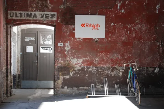 Vers l'entrée du FabLab de Molenbeek (Photo: Solange De Mesmaeker, Mars 2013)