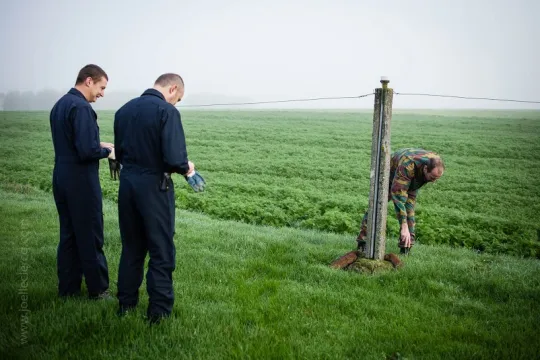 Une équipe de l'ISEDEE à l'oeuvre dans la région de Poekapelle (Photo: Joël Leclercq, )