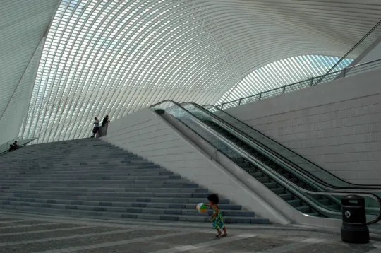 Devant la gare de Liège-Guillemins (Photo: Frédéric Pinson, Liegecity.tumblr.com)
