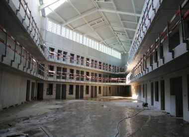 Foto-1-Gevangenis-Beveren-®-PVL-Het-Nieuwsblad.jpg