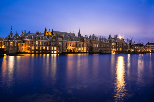 De Nederlandse beleidsgebouwen in Den Haag: ogen ze mooier dan de werkelijkheid? (Foto: Flickr © Christopher A. Dominic)